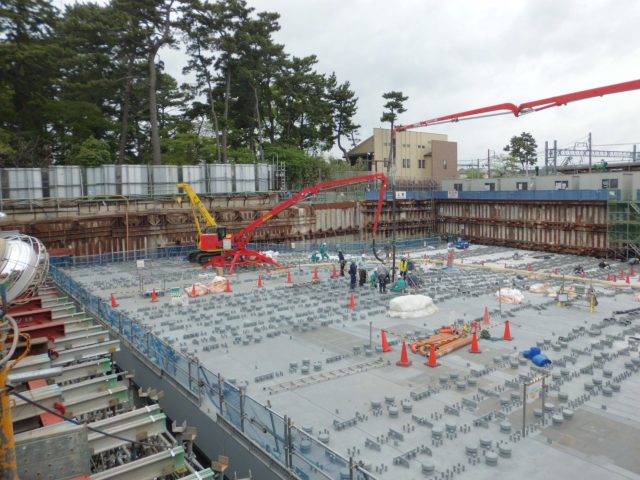 画像：東京外環自動車道 市川中工事