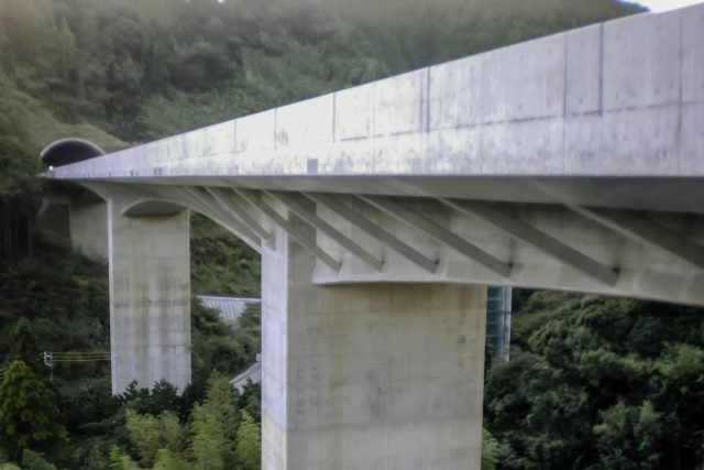 画像：第二東名高速道路尾川第一橋（ＰＣ上部工）工事